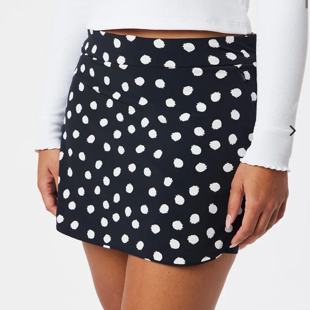 NWT Outdoor Voices polka dot exercise skort - small